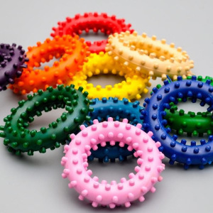 Игрушка "Кольцо с шипами №2", 6,6 см, микс Игрушка "Кольцо с шипами №2", 6,6 см, микс