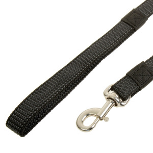 Поводок Зооник капроновый с двойной латексной нитью и усиленным карабином, 5м х 25мм, черный Поводок Зооник капроновый с двойной латексной нитью и усиленным карабином, 5м х 25мм, черный