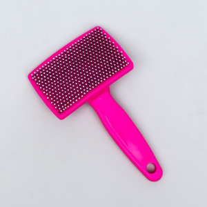 Пуходерка пластиковая мягкая с закругленными зубьями, средняя, 9 х 15,5 см, розовая Пуходерка пластиковая мягкая с закругленными зубьями, средняя, 9 х 15,5 см, розовая