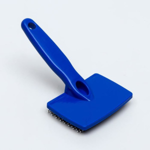 Пуходерка пластиковая мягкая с закругленными зубьями, средняя, 9 х 15,5 см, синяя Пуходерка пластиковая мягкая с закругленными зубьями, средняя, 9 х 15,5 см, синяя