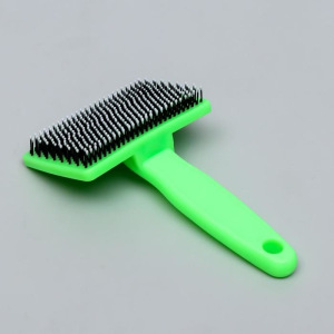 Пуходерка пластиковая мягкая с закругленными зубьями, средняя, 9 х 15,5 см, зелёная Пуходерка пластиковая мягкая с закругленными зубьями, средняя, 9 х 15,5 см, зелёная