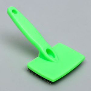 Пуходерка пластиковая мягкая с закругленными зубьями, средняя, 9 х 15,5 см, зелёная Пуходерка пластиковая мягкая с закругленными зубьями, средняя, 9 х 15,5 см, зелёная