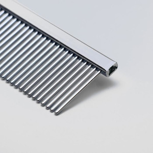 Расческа со средними зубьями, нескользящая резиновая ручка, микс цветов Расческа со средними зубьями, нескользящая резиновая ручка, микс цветов