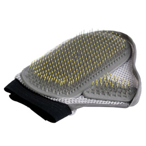 Рукавица-расческа с металлическими зубьями серая Рукавица-расческа с металлическими зубьями серая