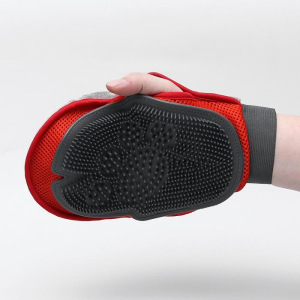 Рукавица-щетка для шерсти, на правую и левую руку с отверстием для пальца, микс Рукавица-щетка для шерсти, на правую и левую руку с отверстием для пальца, микс