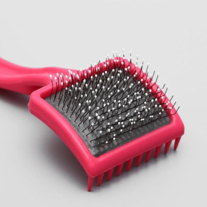 Щетка-пуходерка средняя мягкая с каплями, основание 59х49 мм, микс цветов Щетка-пуходерка средняя мягкая с каплями, основание 59х49 мм, микс цветов