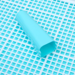 Туалет для собак с сеткой и столбиком, 63,5 х 47 х 5 см, голубой Туалет для собак с сеткой и столбиком, 63,5 х 47 х 5 см, голубой