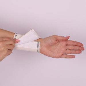 Бандаж для лучезапястного сустава - "Крейт" (№1) F-203, обхват запястья 14-16 см Бандаж для лучезапястного сустава - "Крейт" (№1) F-203, обхват запястья 14-16 см