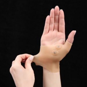 Бандаж для суставов, силиконовый с магнитами, 13,5 × 7 см, цвет бежевый Бандаж для суставов, силиконовый с магнитами, 13,5 × 7 см, цвет бежевый