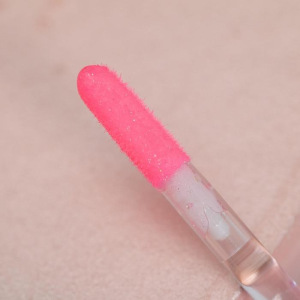 Блеск с эффектом увеличения объёма губ Born to shine, оттенок фуксия, 3 мл Блеск с эффектом увеличения объёма губ Born to shine, оттенок фуксия, 3 мл