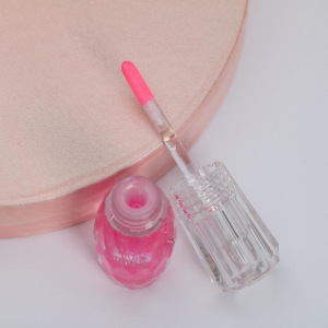 Блеск с эффектом увеличения объёма губ Born to shine, оттенок фуксия, 3 мл Блеск с эффектом увеличения объёма губ Born to shine, оттенок фуксия, 3 мл