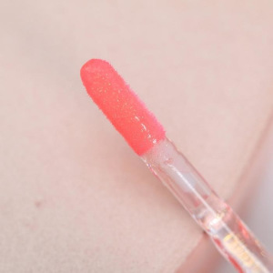 Блеск с эффектом увеличения объёма губ Queen of glamour, оттенок персиковый Блеск с эффектом увеличения объёма губ Queen of glamour, оттенок персиковый