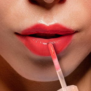 Блеск с эффектом увеличения объёма губ Sweet Unicorn Gloss, оттенок алый Блеск с эффектом увеличения объёма губ Sweet Unicorn Gloss, оттенок алый