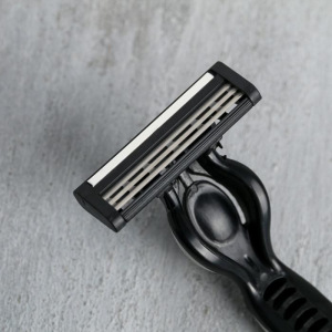 Бритва "Новогодний мужской подарок" 3 сменных лезвия в комплекте Бритва "Новогодний мужской подарок" 3 сменных лезвия в комплекте