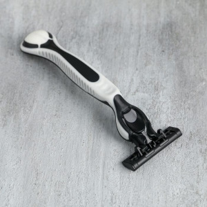 Бритва "Новогодний мужской подарок" 3 сменных лезвия в комплекте Бритва "Новогодний мужской подарок" 3 сменных лезвия в комплекте