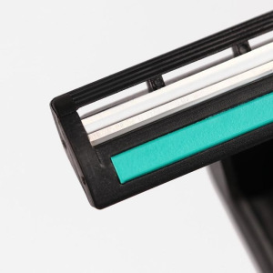 Бритвенный станок c 5 сменными кассетами LuazON, 2 лезвия, увлажняющая полоска Бритвенный станок c 5 сменными кассетами LuazON, 2 лезвия, увлажняющая полоска