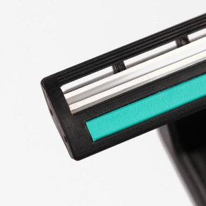 Бритвенный станок c 5 сменными кассетами LuazON, 2 лезвия, увлажняющая полоска Бритвенный станок c 5 сменными кассетами LuazON, 2 лезвия, увлажняющая полоска