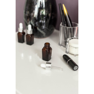 Бутылочка для хранения с пипеткой, 10 мл, цвет коричневый/белый Бутылочка для хранения с пипеткой, 10 мл, цвет коричневый/белый