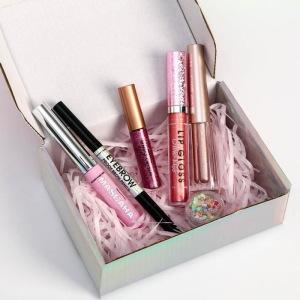 Бьюти-бокс "Meowy catmas" (6 beauty-штучек для невероятного макияжа) Бьюти-бокс "Meowy catmas" (6 beauty-штучек для невероятного макияжа)