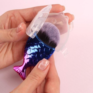Кисть-рыбка для макияжа «Хамелеон» в пластиковом футляре, 8,5 см, цвет разноцветный Кисть-рыбка для макияжа «Хамелеон» в пластиковом футляре, 8,5 см, цвет разноцветный