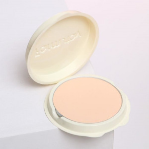 Компактная пудра двойного действия FarmStay тон №21 Светлый Беж (со сменным блоком) Компактная пудра двойного действия FarmStay тон №21 Светлый Беж (со сменным блоком)