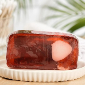 Мыло ручной работы Savonry «Клубничный мусс», клубника, 100 г Мыло ручной работы Savonry «Клубничный мусс», клубника, 100 г