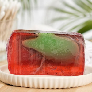 Мыло ручной работы Savonry «Клюквенный морс», клюква, 100 г Мыло ручной работы Savonry «Клюквенный морс», клюква, 100 г