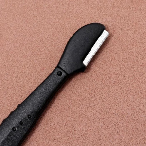 Набор бритв для коррекции бровей, с колпачком, 12,7 см, 3 шт, цвет чёрный Набор бритв для коррекции бровей, с колпачком, 12,7 см, 3 шт, цвет чёрный