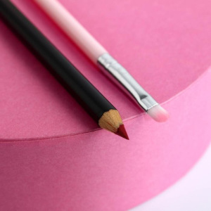 Набор Glow this winter (стойкая помада, карандаш и кисточка для губ) Набор Glow this winter (стойкая помада, карандаш и кисточка для губ)