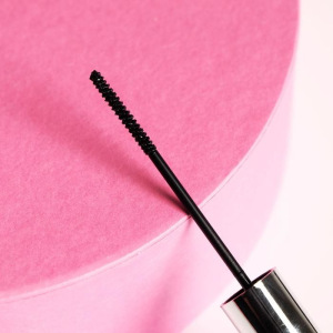 Набор GRL PWR (черная тушь, жидкие глиттерные тени №2 и щипцы ресниц) Набор GRL PWR (черная тушь, жидкие глиттерные тени №2 и щипцы ресниц)