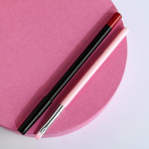 Набор Hello, Winter! (стойкая помада, карандаш и кисточка для губ) Набор Hello, Winter! (стойкая помада, карандаш и кисточка для губ)