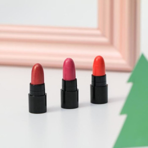 Набор маленьких помад для губ Christmas mood: 3 цвета Набор маленьких помад для губ Christmas mood: 3 цвета