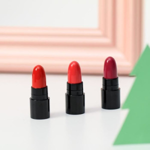 Набор маленьких помад для губ Meowy catmas: 3 цвета Набор маленьких помад для губ Meowy catmas: 3 цвета