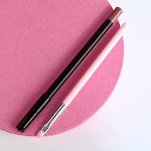 Набор Merry Cat (стойкая помада, карандаш и кисточка для губ) Набор Merry Cat (стойкая помада, карандаш и кисточка для губ)