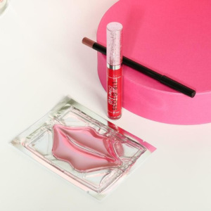 Набор "GRL PWR" (патчи, жидкая помада и карандаш для губ) Набор "GRL PWR" (патчи, жидкая помада и карандаш для губ)