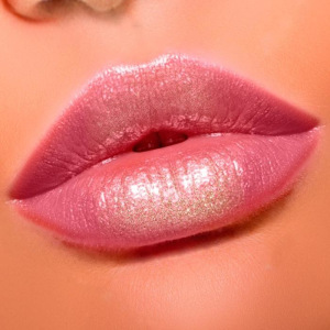 Набор "Merry Kissmas" (патчи, жидкая помада и карандаш для губ) Набор "Merry Kissmas" (патчи, жидкая помада и карандаш для губ)