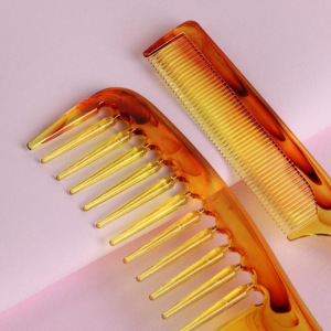 Набор расчёсок, 2 предмета, цвет «янтарный» Набор расчёсок, 2 предмета, цвет «янтарный»