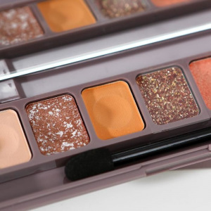 Набор теней для век с жемчужным блеском, 8 цветов Набор теней для век с жемчужным блеском, 8 цветов