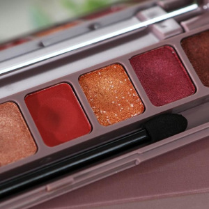 Набор теней для век с жемчужным блеском, 8 цветов Набор теней для век с жемчужным блеском, 8 цветов