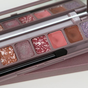 Набор теней для век с жемчужным блеском, 8 цветов Набор теней для век с жемчужным блеском, 8 цветов