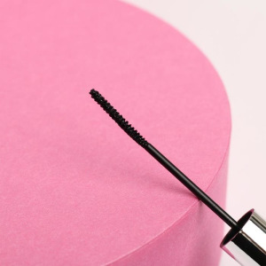 Набор Your Happy Winter, черная тушь для ресниц, глиттерая подводка №6 и тени (2 цвета) Набор Your Happy Winter, черная тушь для ресниц, глиттерая подводка №6 и тени (2 цвета)