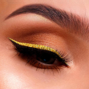 Набор Your Happy Winter, черная тушь для ресниц, глиттерая подводка №6 и тени (2 цвета) Набор Your Happy Winter, черная тушь для ресниц, глиттерая подводка №6 и тени (2 цвета)