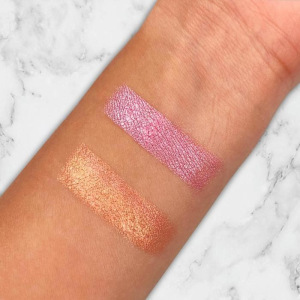 Набор Your Magic Winter, розовая тушь для ресниц, глиттерая подводка №4 и тени (2 цвета) Набор Your Magic Winter, розовая тушь для ресниц, глиттерая подводка №4 и тени (2 цвета)