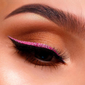 Набор Your Magic Winter, розовая тушь для ресниц, глиттерая подводка №4 и тени (2 цвета) Набор Your Magic Winter, розовая тушь для ресниц, глиттерая подводка №4 и тени (2 цвета)