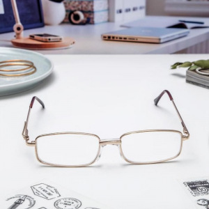 Очки корригирующие 2015, размер 13х12,5х2,9, цвет золотой, отгибающаяся дужка, +2 Очки корригирующие 2015, размер 13х12,5х2,9, цвет золотой, отгибающаяся дужка, +2