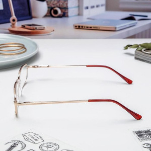 Очки корригирующие 2015, размер 13х12,5х2,9, цвет золотой, отгибающаяся дужка, +4 Очки корригирующие 2015, размер 13х12,5х2,9, цвет золотой, отгибающаяся дужка, +4