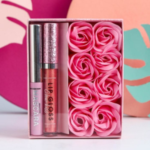 Подарочный набор Stay beauty (тушь для ресниц, блеск для губ и мыльные лепестки) Подарочный набор Stay beauty (тушь для ресниц, блеск для губ и мыльные лепестки)
