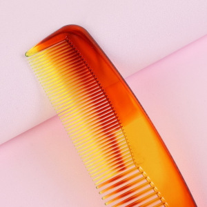 Расчёска комбинированная, цвет «янтарный» Расчёска комбинированная, цвет «янтарный»