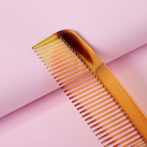 Расчёска комбинированная, цвет янтарный Расчёска комбинированная, цвет янтарный