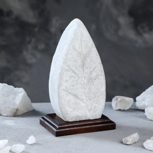Соляная лампа "Лист", цельный кристалл, 21 см, 1-2 кг Соляная лампа "Лист", цельный кристалл, 21 см, 1-2 кг